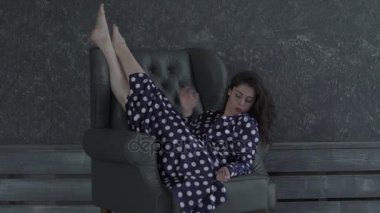 güzel kadın bedeni siyah iç çamaşırı