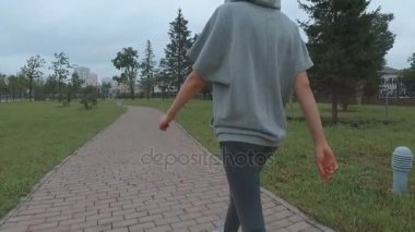 Park spor için kız gider