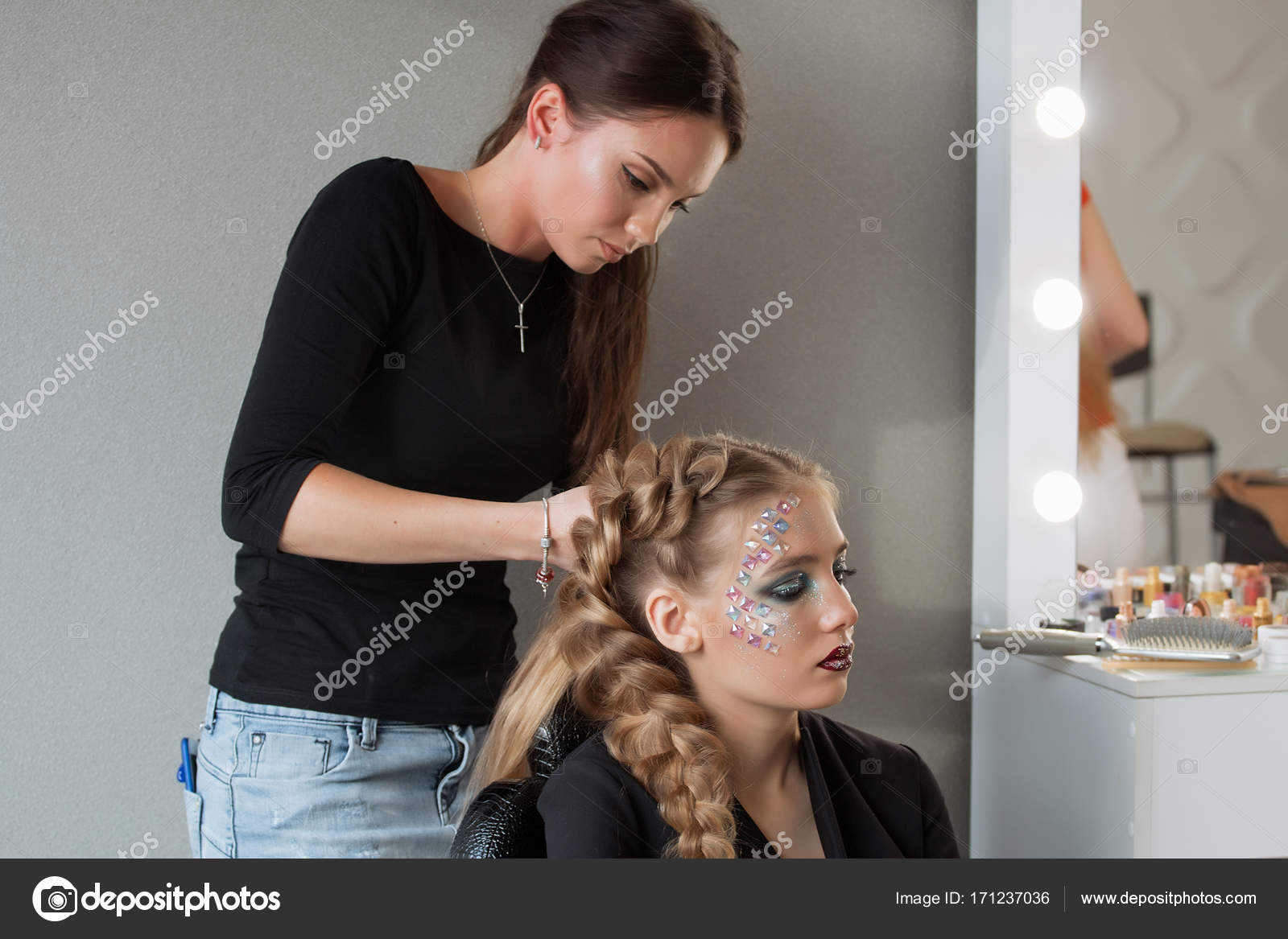 Weave Braid Girl In A Hair Salon Stock Photo C 3kstudio 171237036