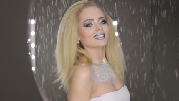 Kobieta piękna zima. Dziewczyna świąt Makeup.Make-up — Wideo stockowe