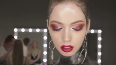 güzel kız moda sanat portre. Vogue stilini kadın. saç modeli