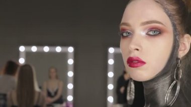 güzel kız moda sanat portre. Vogue stilini kadın. saç modeli