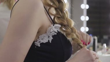 Güzel kız saçını at kuyruklu, güzellik bakım kavramı, güzellik kavramı bağları.