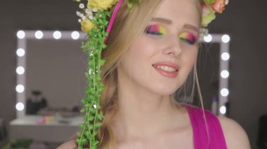 Bahar flowers.fresh deri ile güzel kız