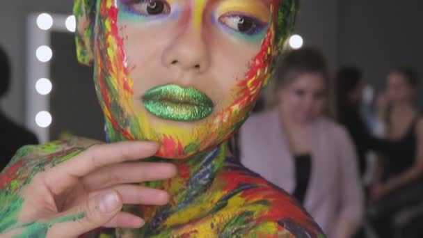 Dziewczyna sztuki makijażu akwarele — Wideo stockowe