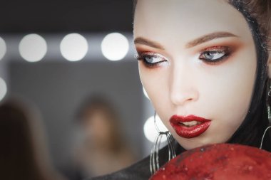 güzel kız moda sanat portre. Vogue stilini kadın. saç modeli