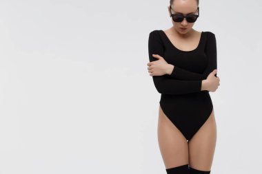 Erotik model iç çamaşırı ve yüksek topuklu