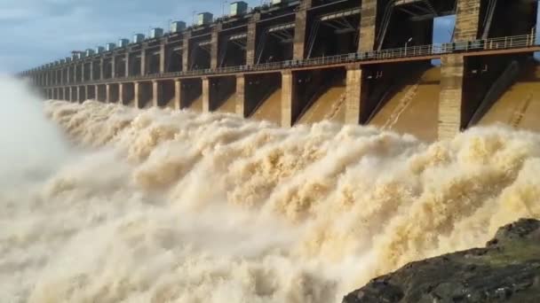 Пролив Дамбы Уровень Воды Дамбе Расположенной Джалгаоне Штат Махараштра Индия — стоковое видео
