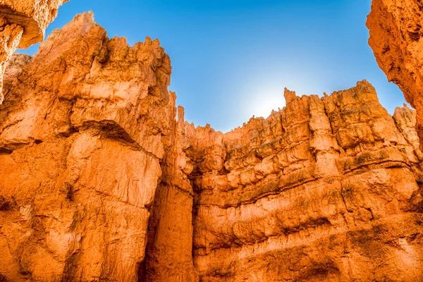 Kırmızı kumtaşı Kanyon kayalıklarla, Bryce Canyon Milli Parkı, Utah, ABD