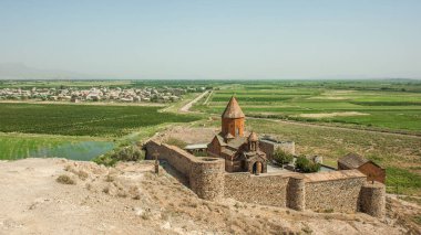 Tepedeki antik Ermeni Manastırı