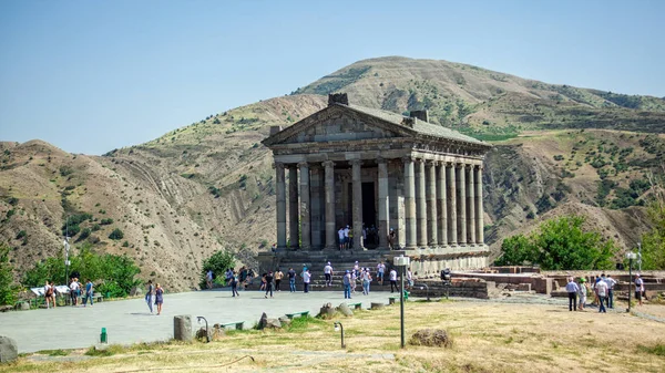 Mosteiro armênio entre as montanhas na Armênia — Fotografia de Stock