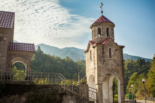 Geargian сільська церква у Аджарії — стокове фото