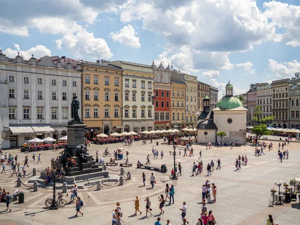 Krakow şehrinde Pazar Meydanı ile eski şehir merkezi görünümü