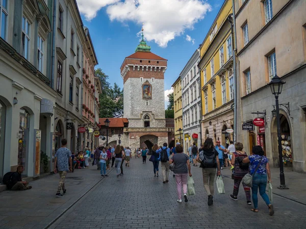 Florian Gate, gotická věž v Krakově — Stock fotografie