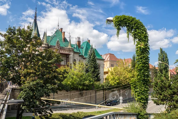 슬로바키아의 코시에 있는 오래 된 마을에 있는 야코프 궁전의 모습 — 스톡 사진