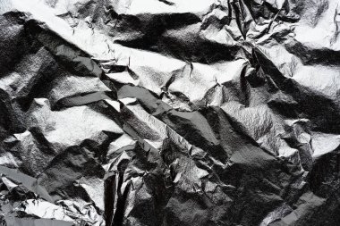 Buruşmuş gümüş çarşaf. soyut yardım materyali