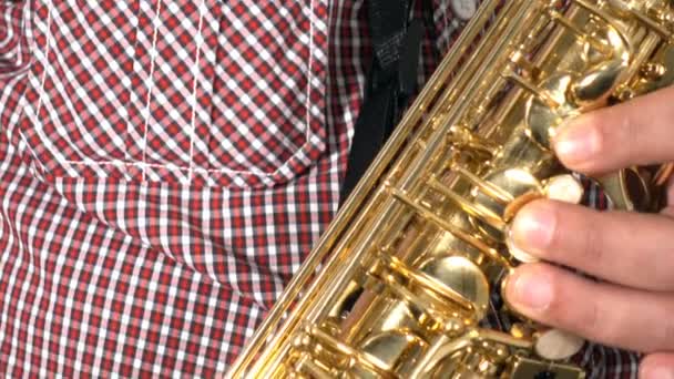 Musiker, Saxophon zu spielen und Spaß haben, kippen — Stockvideo