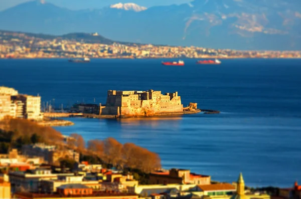 Cambio de inclinación de la costa de Nápoles con el castillo — Foto de Stock