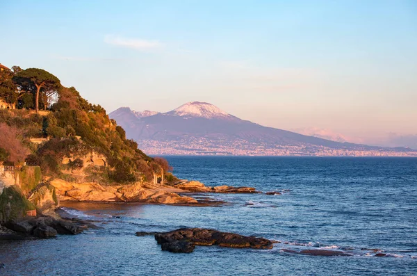 Vezüv Dağı ile Rumlardan eğim günbatımı ışığı