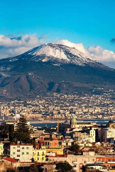 Luchtfoto van Napels met mount Vesuvius — Stockfoto