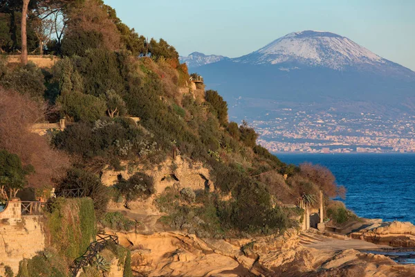 Sunset light on tufaceous slope in Naples, Italy — Stock Photo, Image