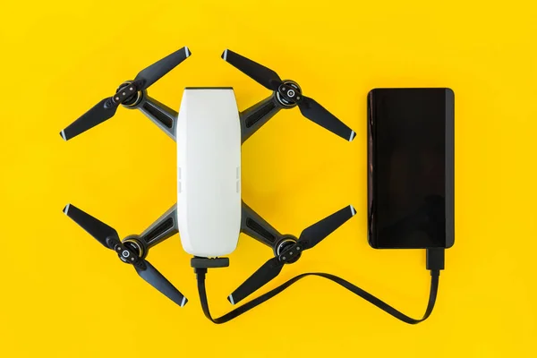 Dronlar ile küçük beyaz.