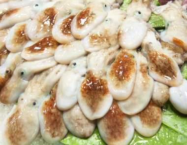 Ahtapot düzenleme kutusunda bir buz kutusuna tutmak taze ahtapot 