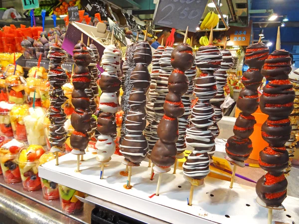 Шоколадные конфеты на рынке — стоковое фото