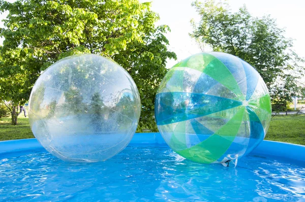 两个水球 — 图库照片