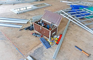 Alet kutusunda el aletleri seti