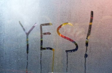 Parmaklı pozitif yazı. Her zaman evet de.