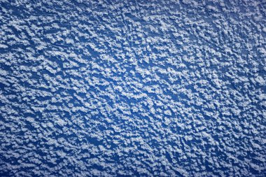 Ahşap arka plan üzerinde kar