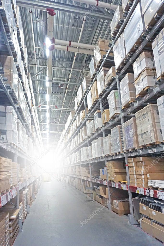 interior warehouse storage vertical storage pallets