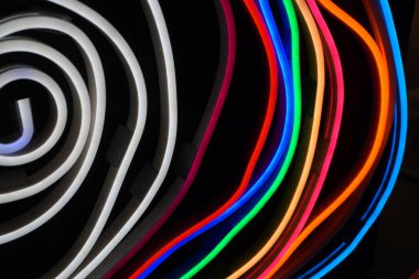 Renkli neon çizgilerin büyüsü