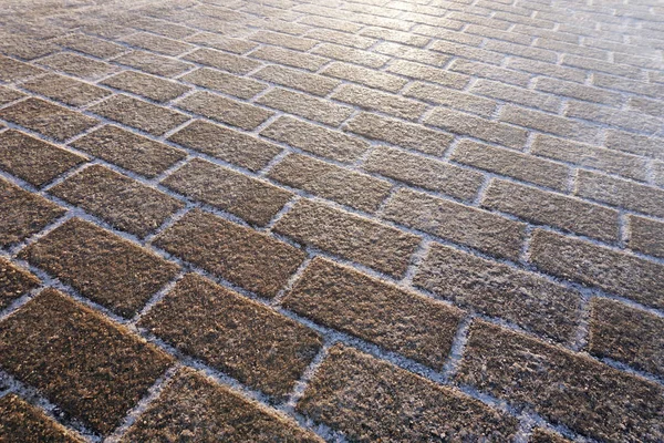 Тротуарные плиты во льду — стоковое фото
