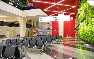 Alan havaalanında bekliyor