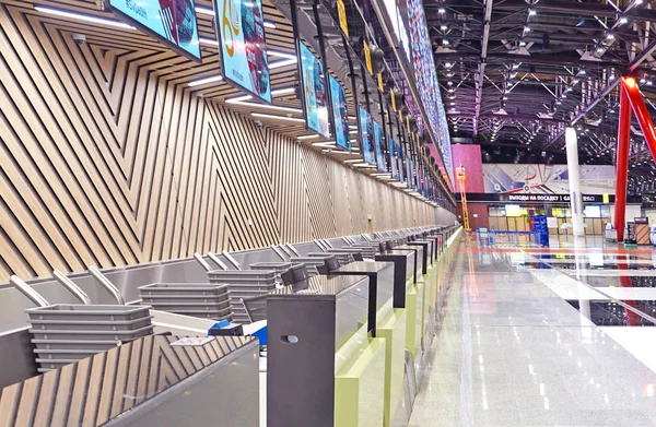 Balcões de check-in no aeroporto — Fotografia de Stock