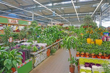 Alışveriş merkezindeki fabrika.