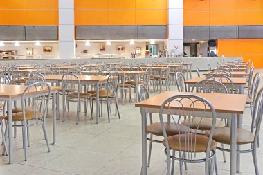 Moskova, Rusya - 5 Şubat 2020: Covid-19 salgını nedeniyle sergi kompleksinin boş salonu                                                                                   