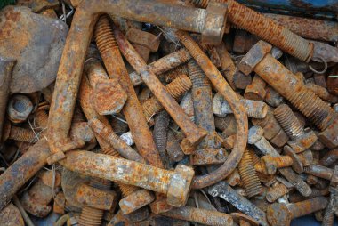 Kirli ve paslı fındık ve cıvatalar yakın plan. Şablon olarak kullanılabilir                               