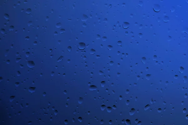 Krople Deszczu Krople Wody Szybie Okna Niebieskie Piękne Tło — Zdjęcie stockowe