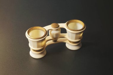 Kahverengi kağıt zemin üzerinde eski model dürbünler                               