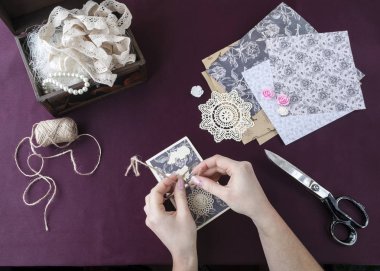 Yaratıcı hobi. Kadın el closeup, el yapımı