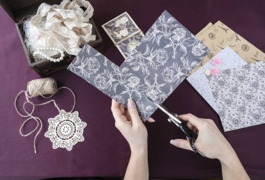 Yaratıcı hobi. Kadın el, el yapımı kapatın