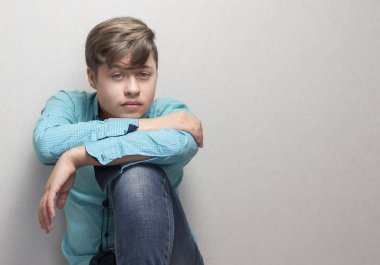 Genç bir çocuğun portresi.