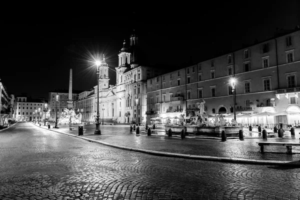 Rome, İtalya - 29 Ağustos 2015. Gece görünümü, Piazza Navona, Roma. Ben — Stok fotoğraf