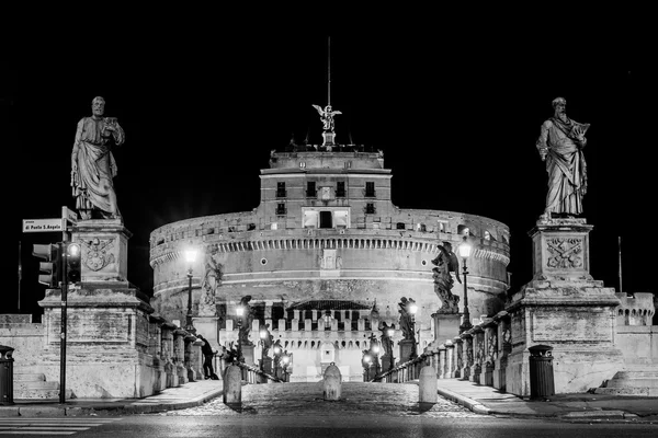 로마, 이탈리아-29 8 월 2015. 폰 테 산 탄 젤로 다리 건너 — 스톡 사진