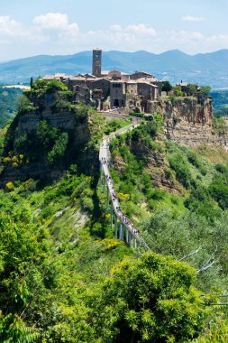güzel manzara üzerinde ünlü ölü şehir, Civita di Bagnoregio, 