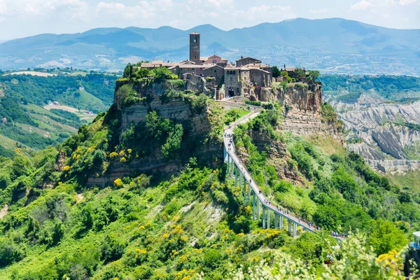 Schöne Aussicht auf die berühmte tote Stadt Civita di bagnoregio, — Stockfoto