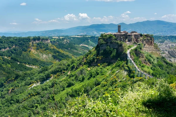 Vacker utsikt på den berömda döda staden av Civita di Bagnoregio, — Stockfoto